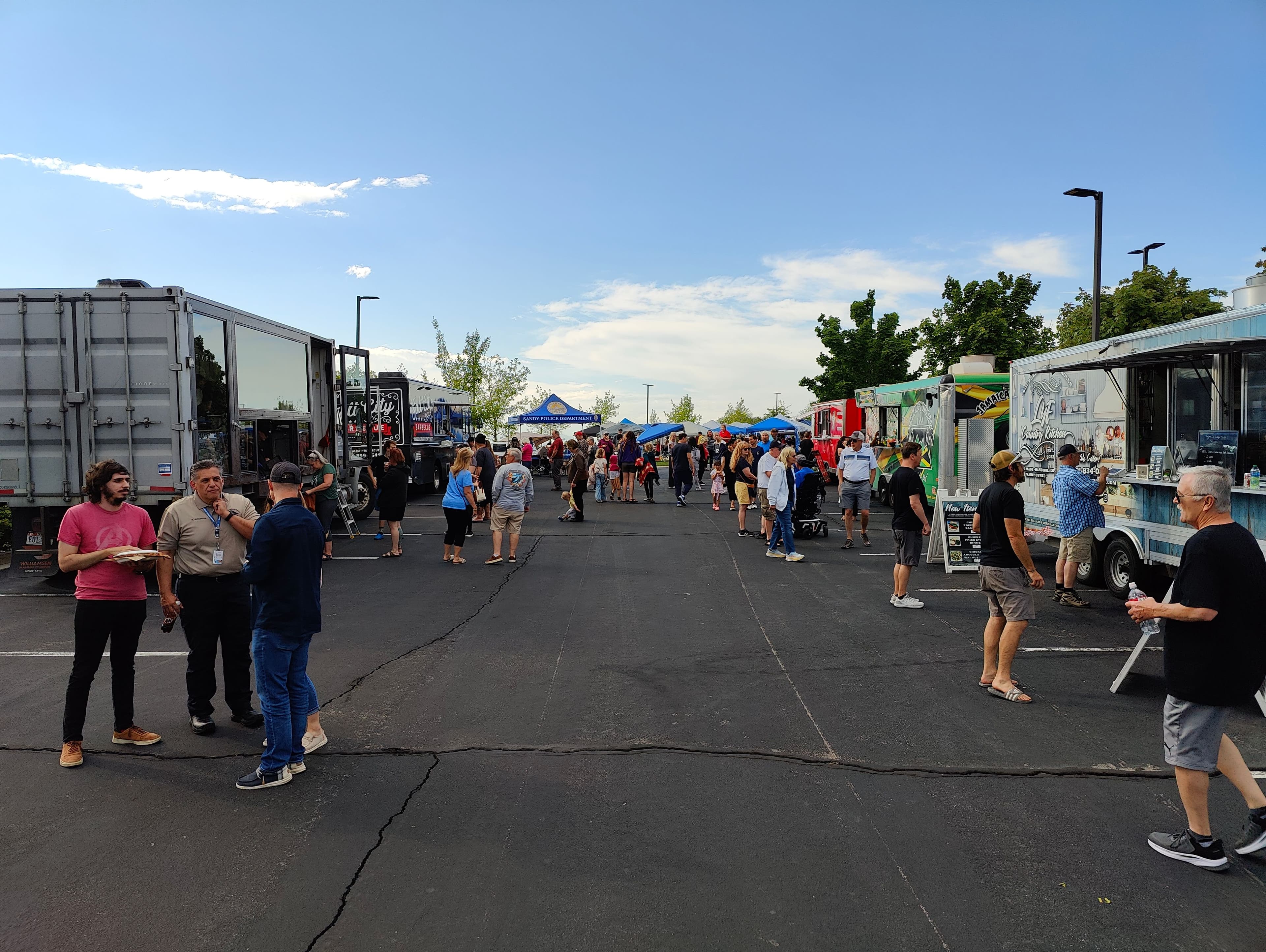 What Are the Benefits of Food Truck Catering?